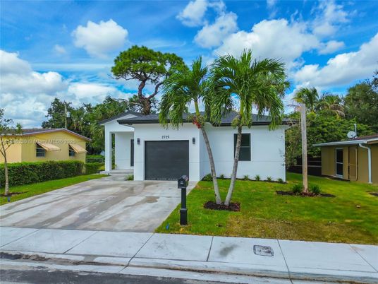 Attached, Exterior, Facade, Ranch