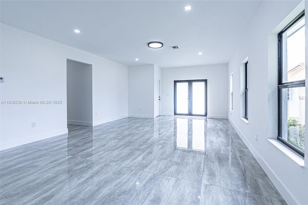 Empty room, Interior, Recessed Lighting