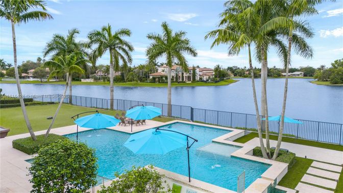 Exterior, Pool, Water