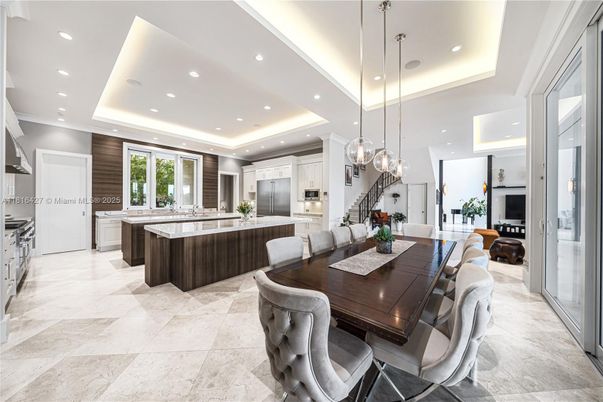 Chandelier, Dining room, Interior, Kitchen, Pendant Lights, Recessed Lighting, Stainless Steel Appliances