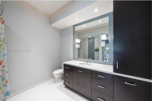 Bathroom, Interior, Recessed Lighting