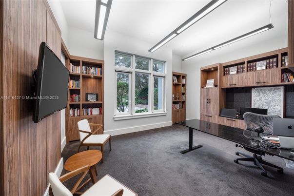 Home Office, Interior
