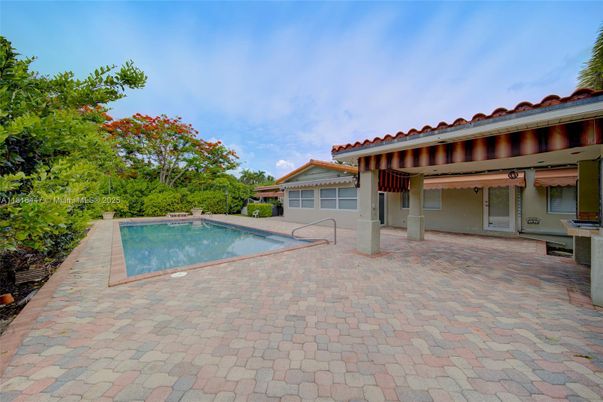 Exterior, Pool