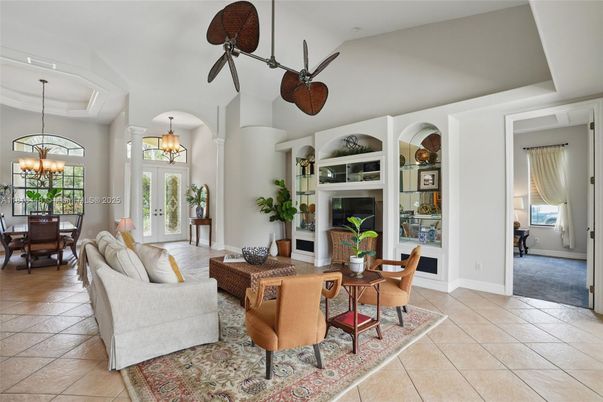 Chandelier, Dining room, Interior, Living room