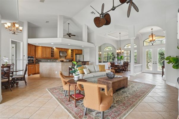 Chandelier, Dining room, Interior, Kitchen, Living room, Pendant Lights, Recessed Lighting, Stainless Steel Appliances