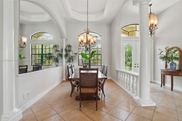 Chandelier, Dining room, Interior