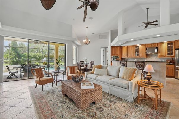 Chandelier, Dining room, Interior, Kitchen, Living room, Pendant Lights, Recessed Lighting, Stainless Steel Appliances