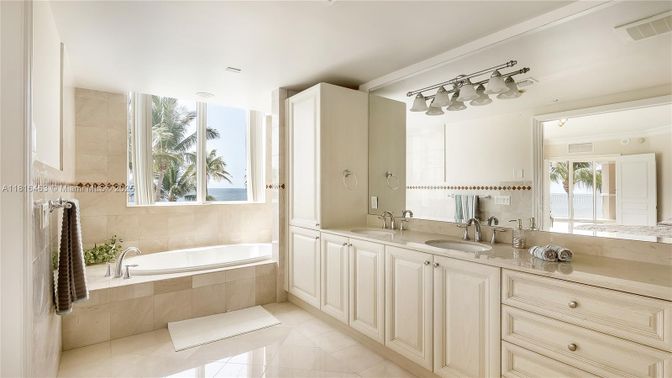 Bathroom, Dual Sink Vanities, Interior