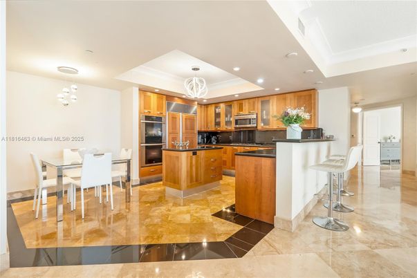 Chandelier, Dining room, Interior, Kitchen, Recessed Lighting, Stainless Steel Appliances