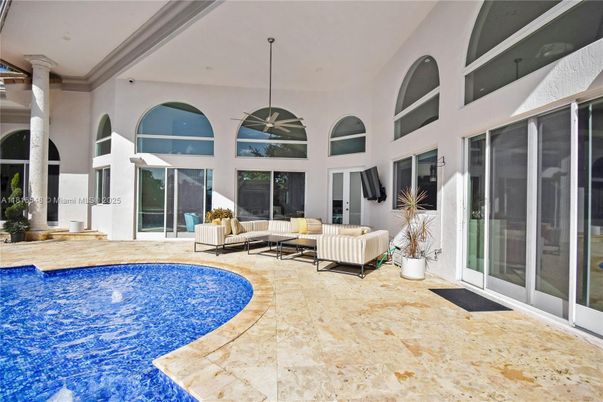 Interior, Living room, Pendant Lights, Pool