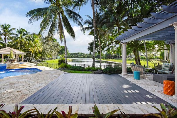 Exterior, Pool, Water