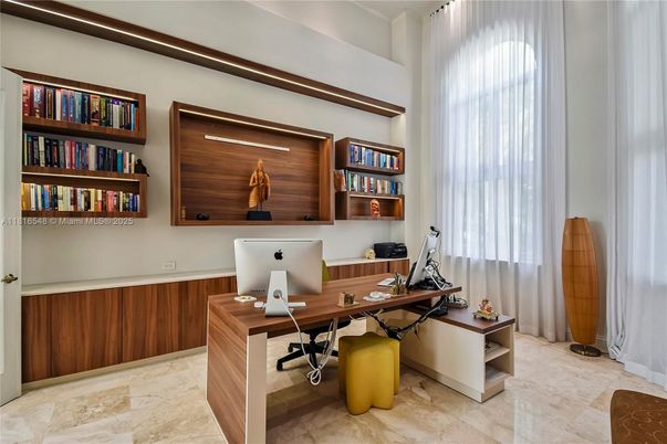 Home Office, Interior
