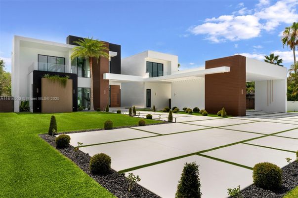 Backyard, Exterior, Facade, Modern