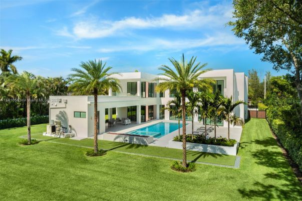 Backyard, Exterior, Pool