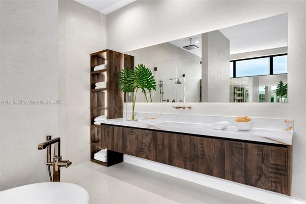 Bathroom, Interior, Recessed Lighting