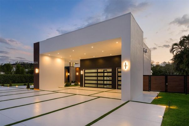 Attached, Exterior, Facade, Modern