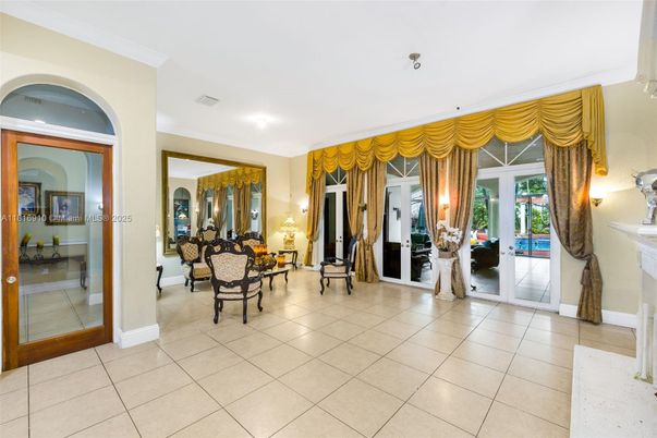 Dining room, Interior, Recessed Lighting