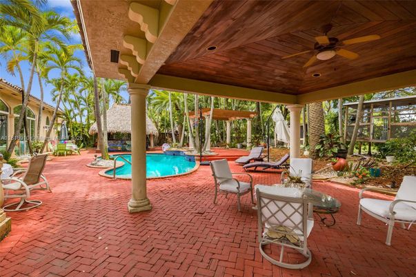Exterior, Pool
