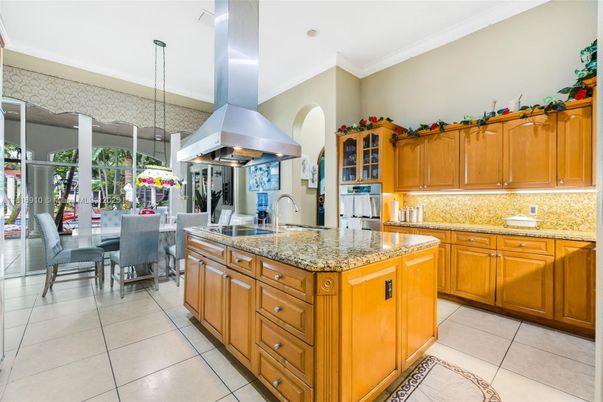 Dining room, Interior, Kitchen, Pendant Lights, Recessed Lighting, Stainless Steel Appliances