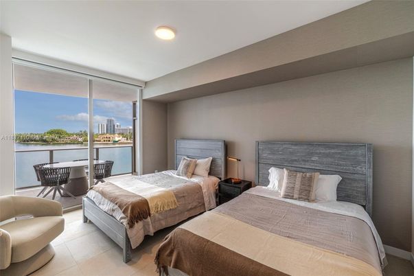 Bedroom, Interior, Recessed Lighting, Water