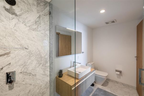 Bathroom, Interior, Marble, Marble Walls, Recessed Lighting