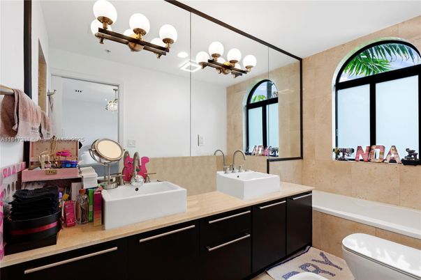 Bathroom, Dual Sink Vanities, Interior