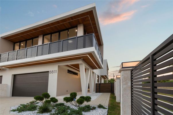 Attached, Exterior, Facade, Modern