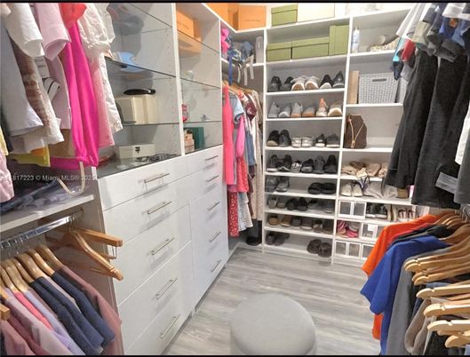 Interior, Walk-in Closets, Wood Texture Flooring