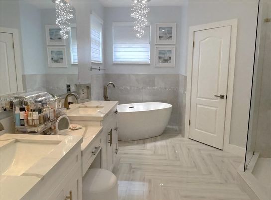 Bathroom, Dual Sink Vanities, Free Standing Baths, Interior, Marble, Pendant Lights