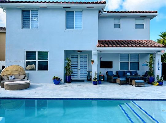 Exterior, Pool