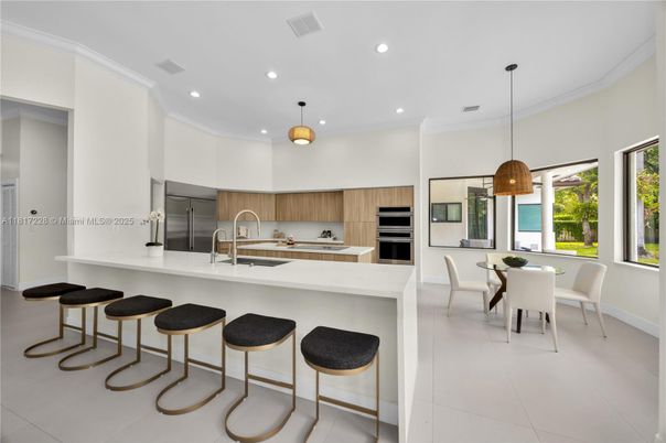 Dining room, Interior, Kitchen, Pendant Lights, Recessed Lighting, Stainless Steel Appliances