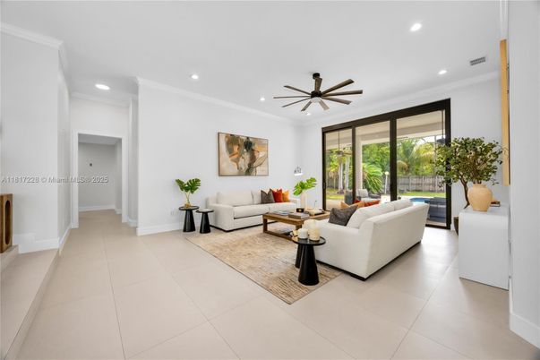 Interior, Living room, Pendant Lights, Recessed Lighting