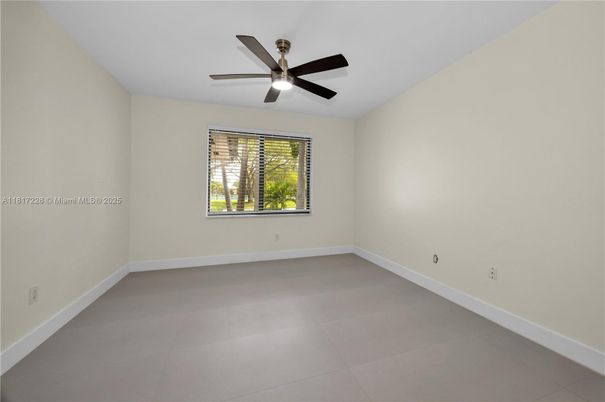 Empty room, Interior