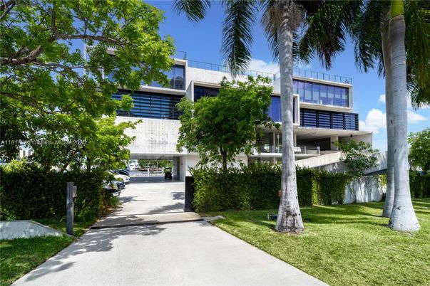 Backyard, Exterior, Facade, Modern