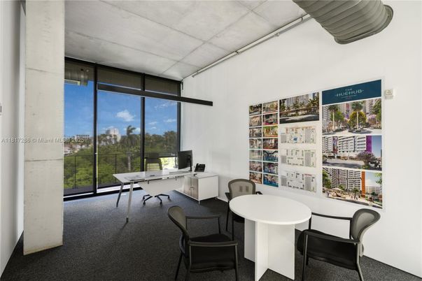 Home Office, Interior
