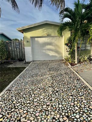 Detached Garage, Exterior