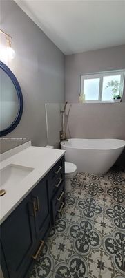Bathroom, Free Standing Baths, Interior