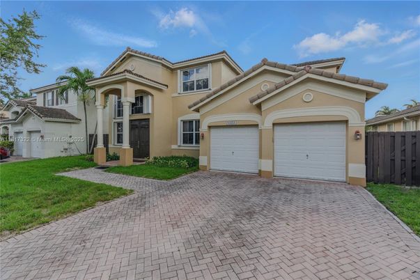 Attached, Exterior, Facade, Mediterranean