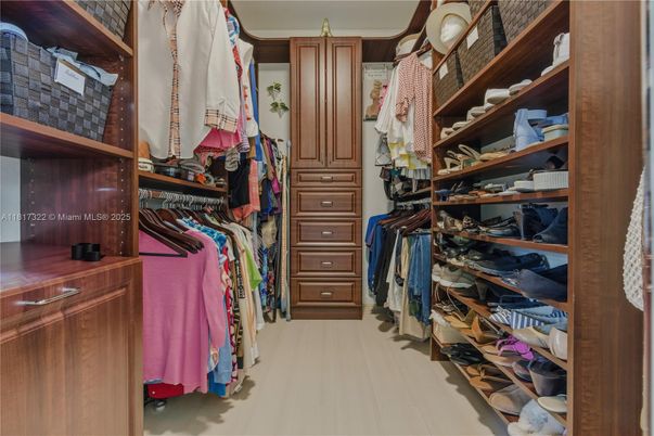 Interior, Walk-in Closets, Wood Texture Flooring