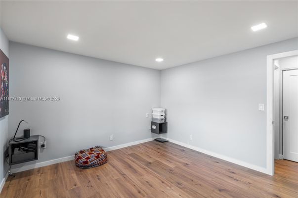 Empty room, Interior, Recessed Lighting, Wood Texture Flooring