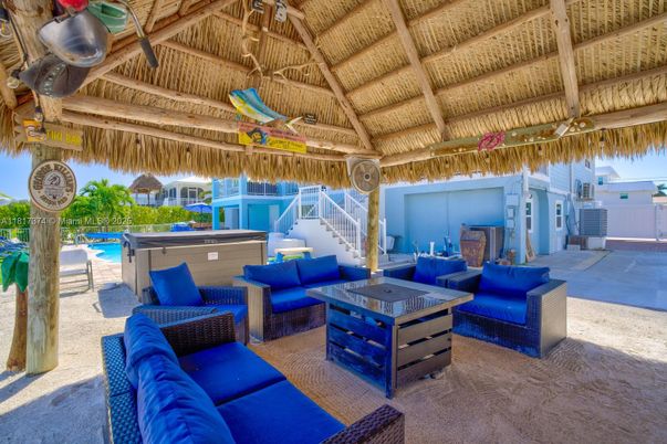 Exterior, Hot Tub