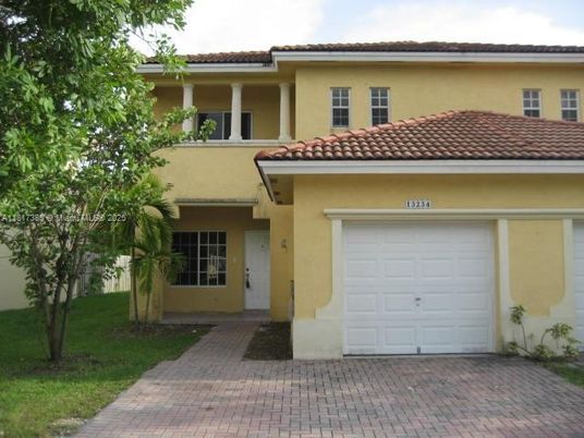 Attached, Exterior, Facade, Mediterranean