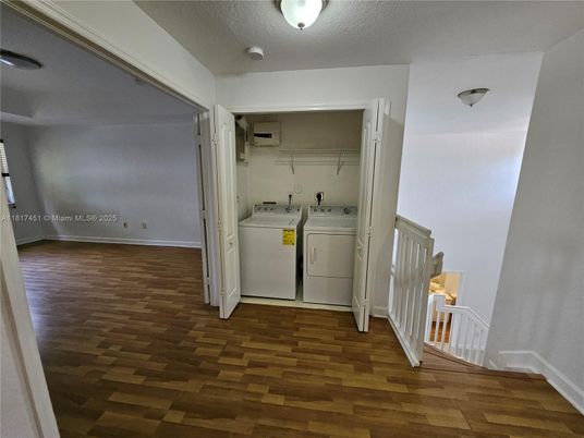 Interior, Utility Closets, Washer, Wood Texture Flooring