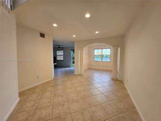 Empty room, Interior, Recessed Lighting
