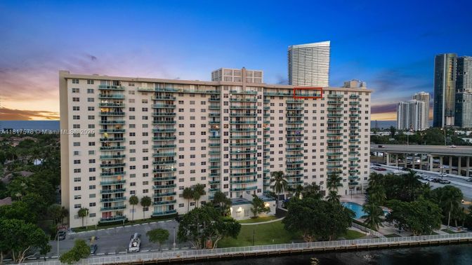 Exterior, Facade, Condo Building