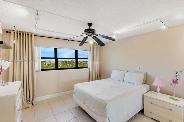 Bedroom, Interior, Water