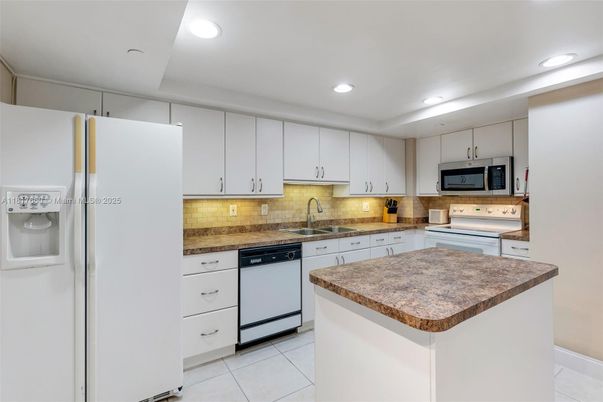 Interior, Kitchen, Recessed Lighting