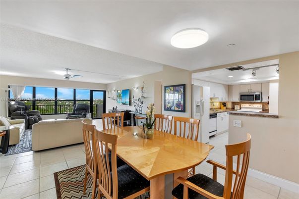 Dining room, Interior, Kitchen, Living room, Stainless Steel Appliances