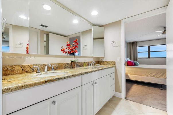 Bathroom, Bedroom, Dual Sink Vanities, Interior, Recessed Lighting