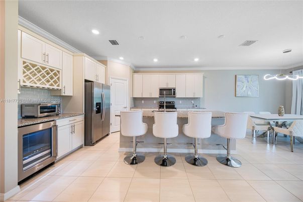 Dining room, Interior, Kitchen, Pendant Lights, Recessed Lighting, Stainless Steel Appliances
